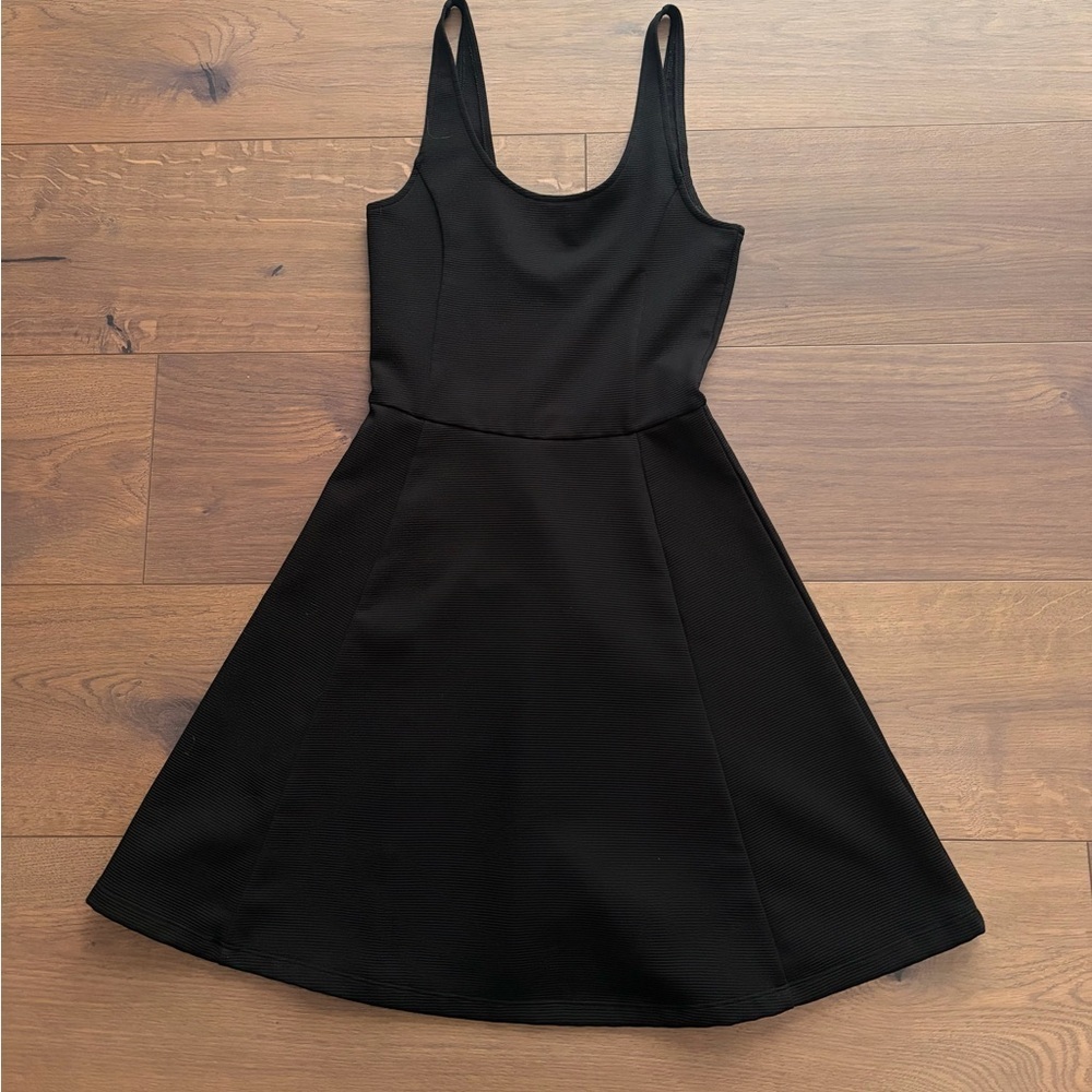 Cute black dress - Picture 2 of 3